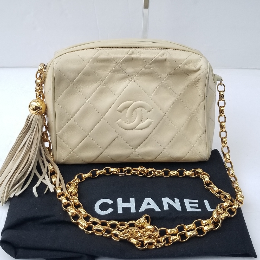 CHANEL Bijoux Rare Gorgeous quilted Mini  Gold Chain Shoulder fringe handbag